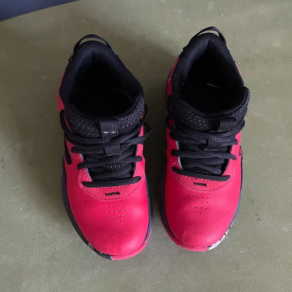 UNDER ARMOUR LITTLE KID LOCKDOWN 6 BASKETBALL SHOES - Picture 5 of 7